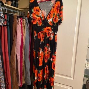 EUC maxi dress size L
